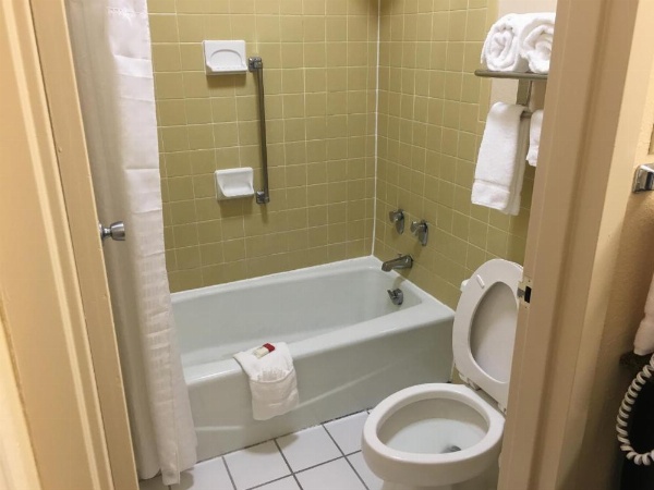 Travelodge by Wyndham Harriman image 12