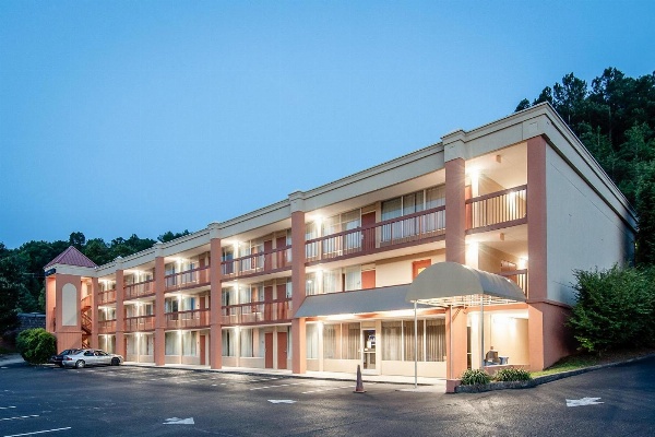 Travelodge by Wyndham Harriman image 5