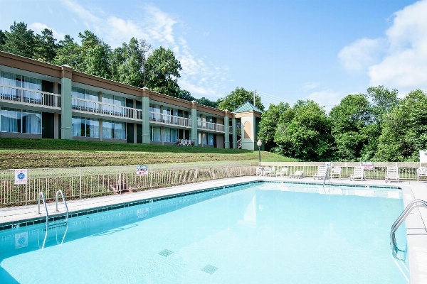 Travelodge by Wyndham Harriman image 6